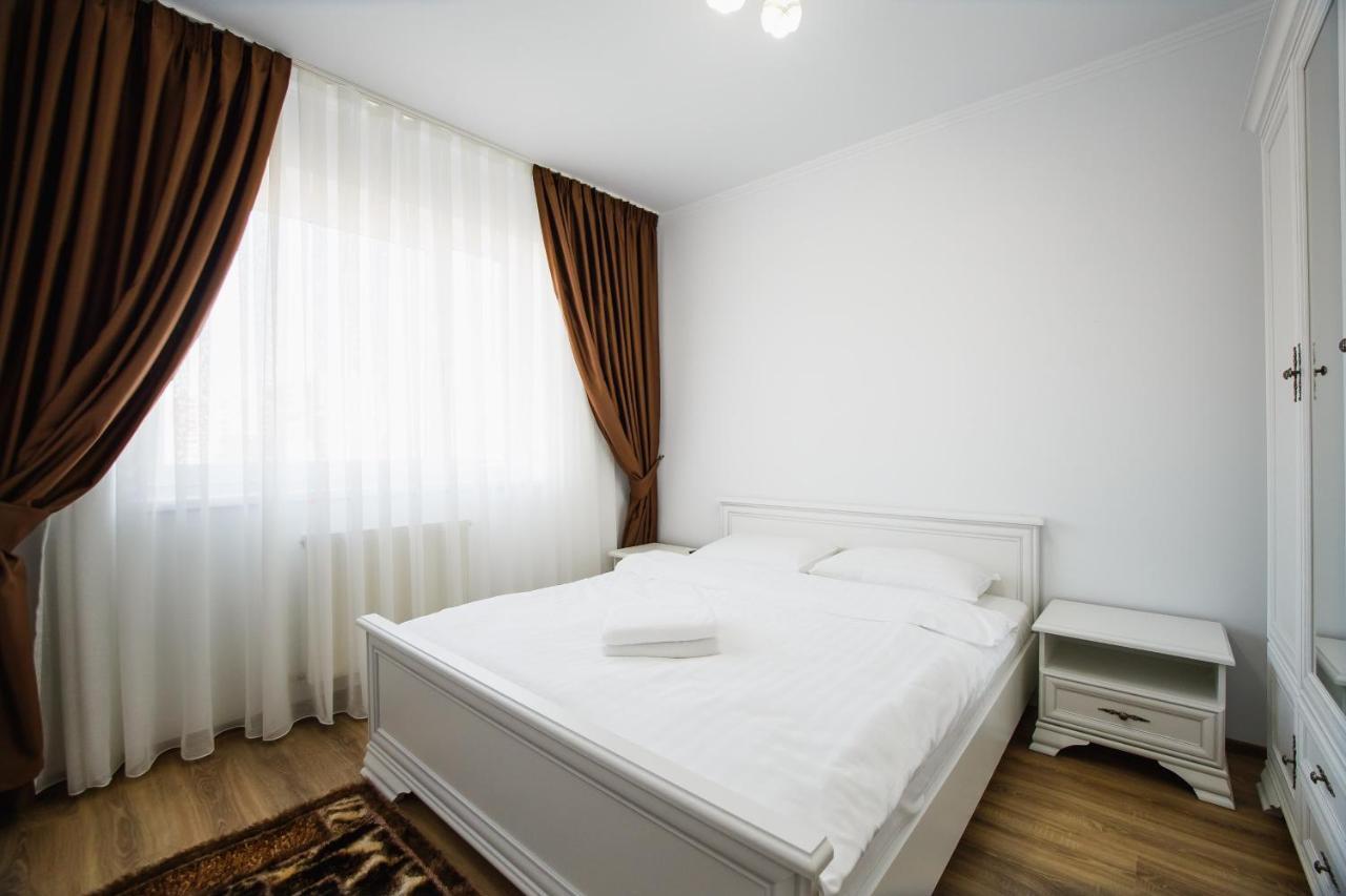 Bright & Elegant Central Apartment Oradea Exterior foto